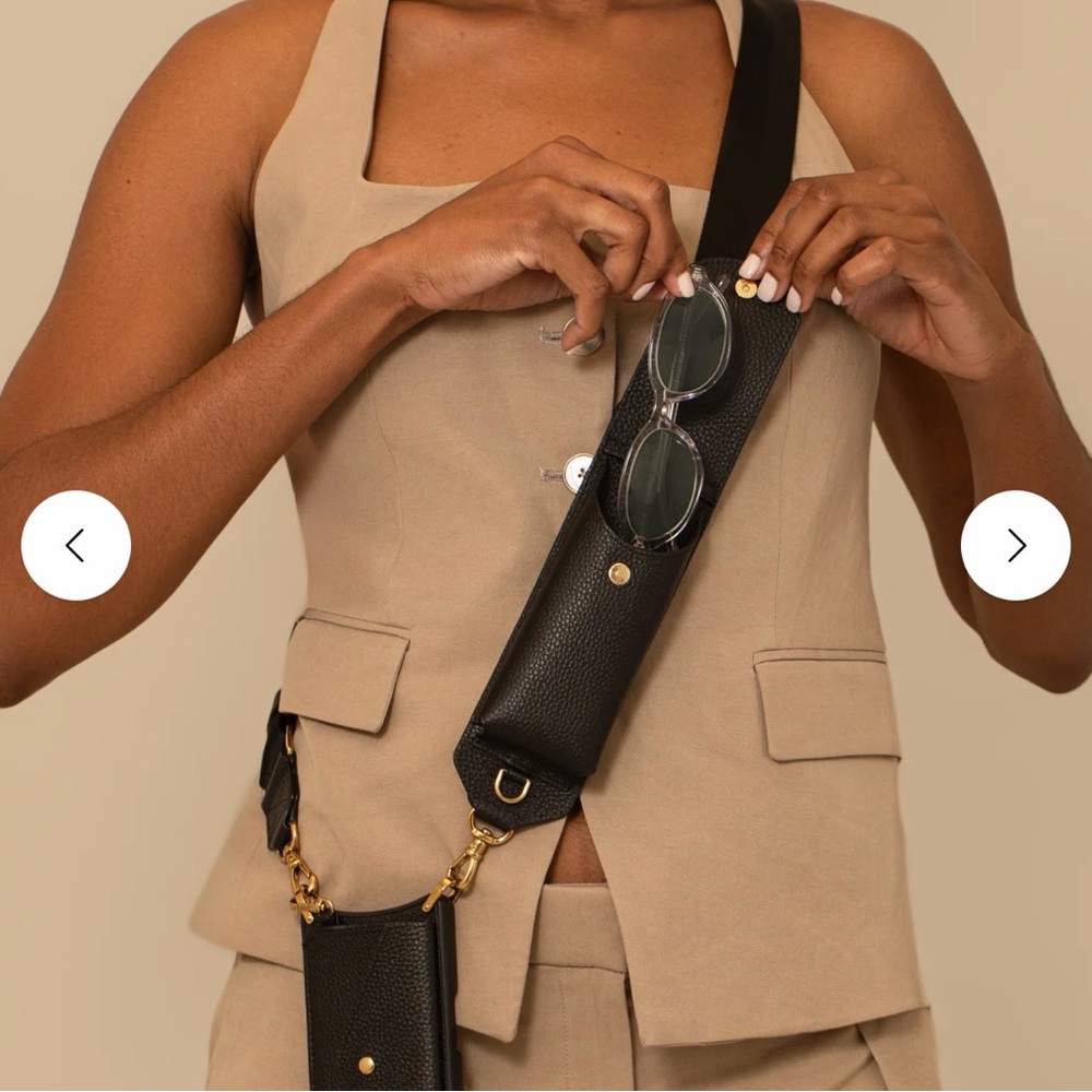 BANDOLIER Lana Glasses Strap
ADJUSTABLE CROSSBODY GLASSES POUCH IN BLACK/PEWTER - Picture 12 of 12